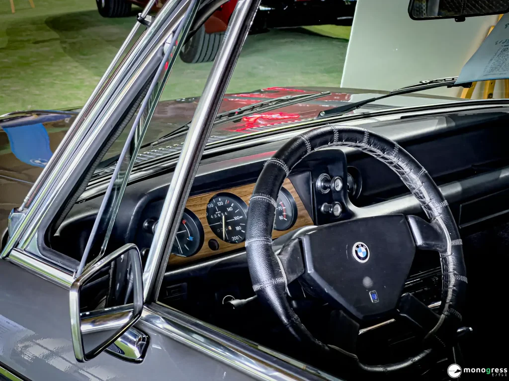 BMW 2002 ステアリング