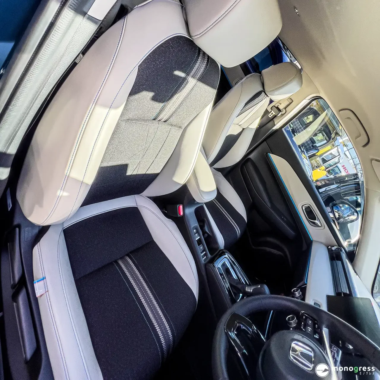 HONDA VEZEL Play のカラフルで落ち着きのあるインテリア