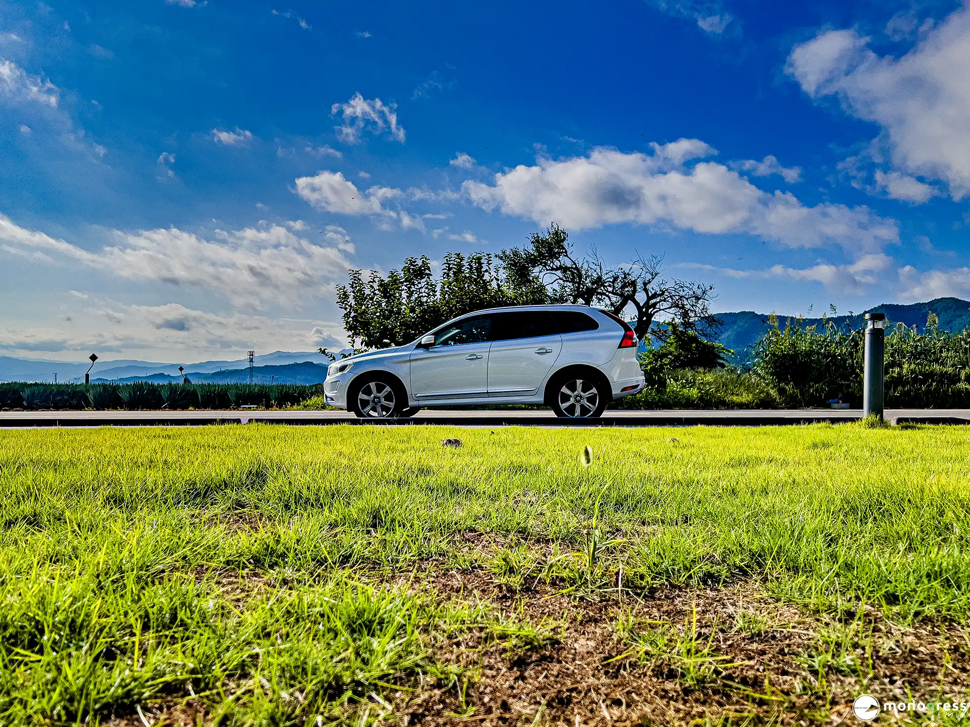 VOLVO XC60 サイドショット