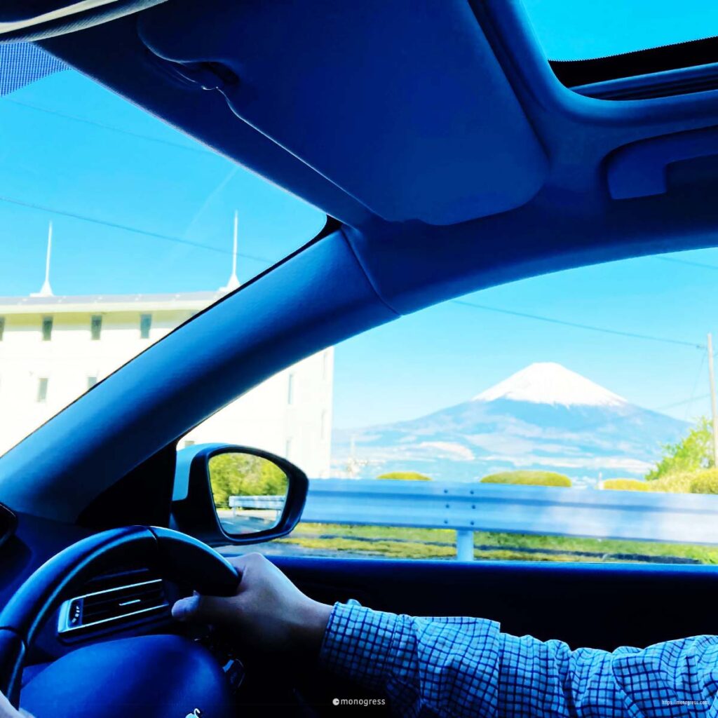 富士山を見ながらのドライブ