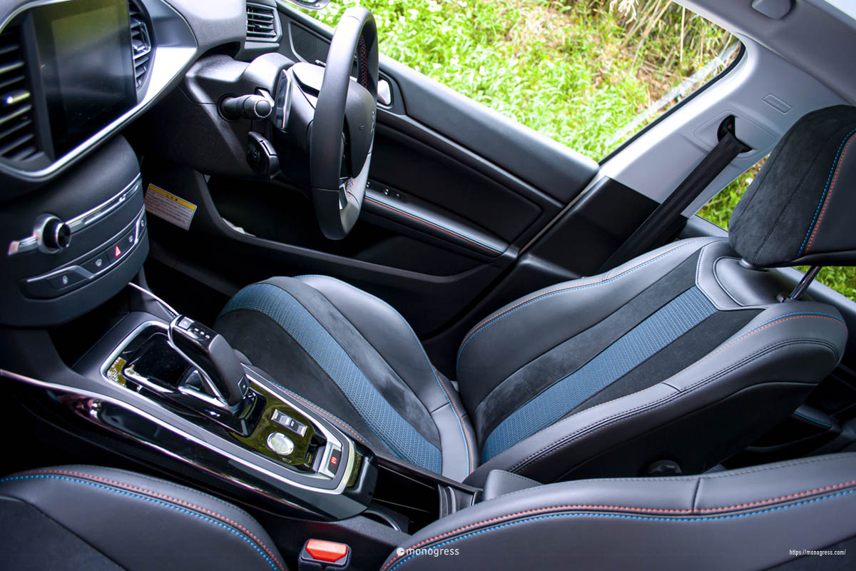 Peugeot 308SW Cockpit Photo