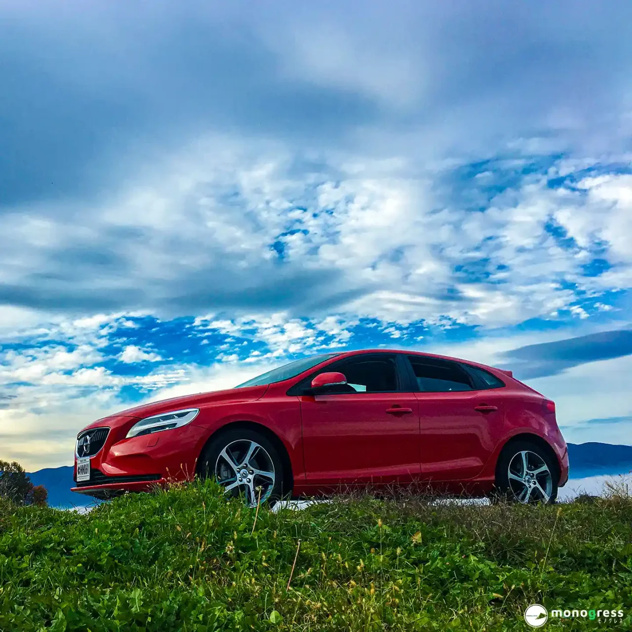 原村の朝を迎える我が愛車 VOLVO V40