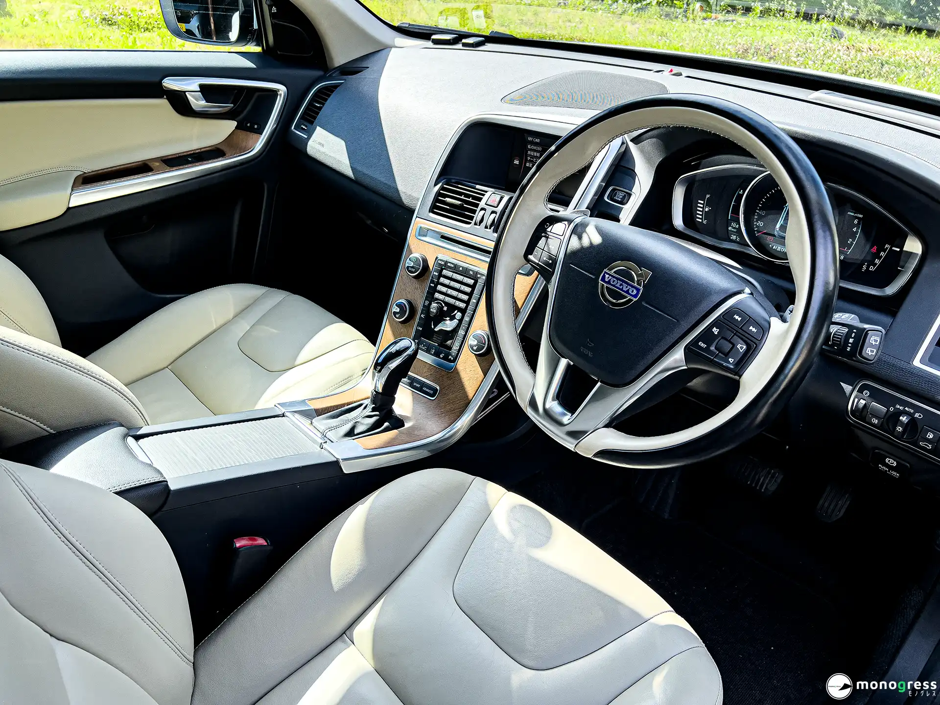 VOLVO XC60のコックピット