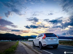VOLVO XC60 と夕暮れ