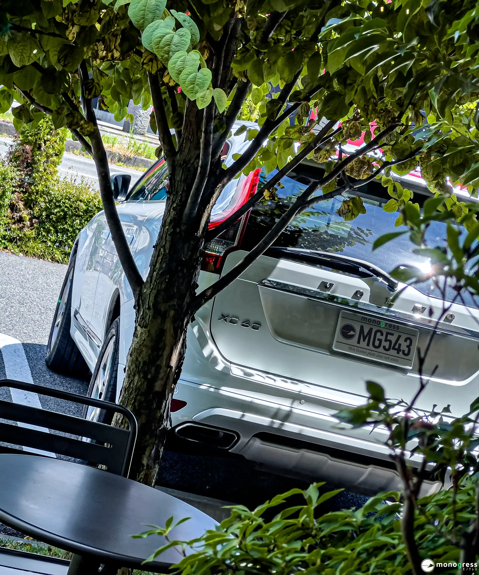 VOLVO XC60 カフェでの佇まい